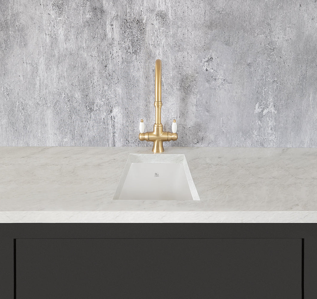 Montague Undercounter